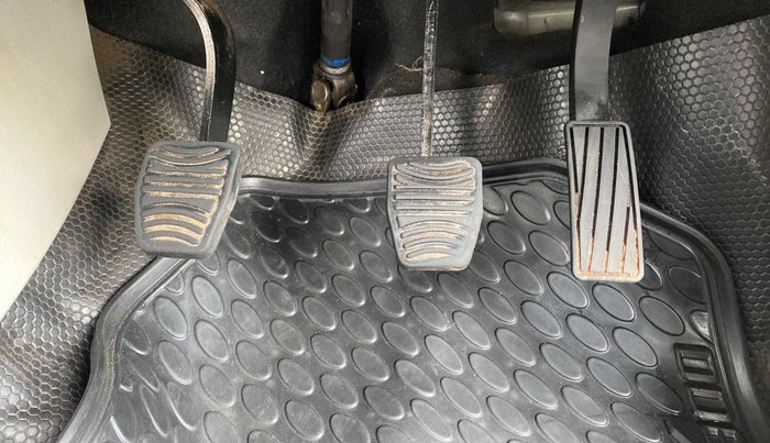 2020 Mahindra XUV300 W6 1.2 PETROL, Petrol, Manual, 34,866 km, Pedals