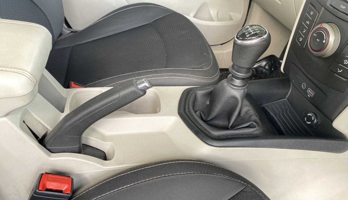 2020 Mahindra XUV300 W6 1.2 PETROL, Petrol, Manual, 34,866 km, Gear Lever