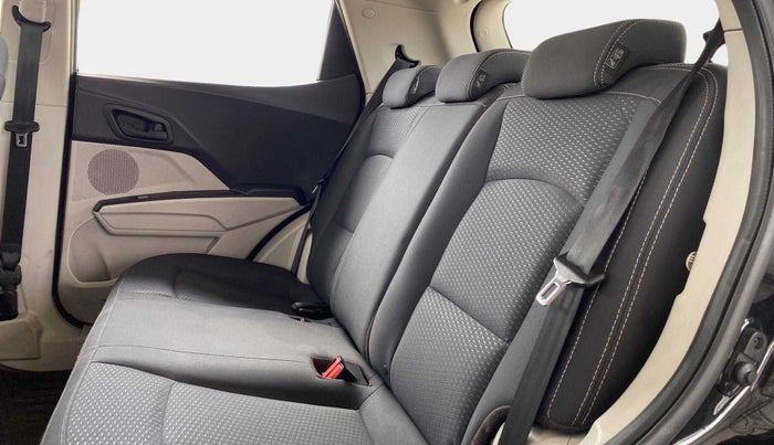 2020 Mahindra XUV300 W6 1.2 PETROL, Petrol, Manual, 34,866 km, Right Side Rear Door Cabin