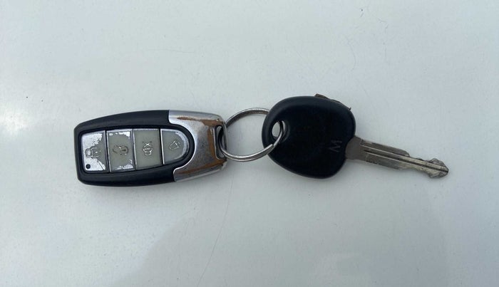 2019 Hyundai NEW SANTRO MAGNA, Petrol, Manual, 34,861 km, Key Close Up