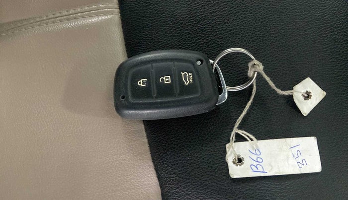 2017 Hyundai Creta SX PLUS AT 1.6 PETROL, Petrol, Automatic, 31,687 km, Key Close Up