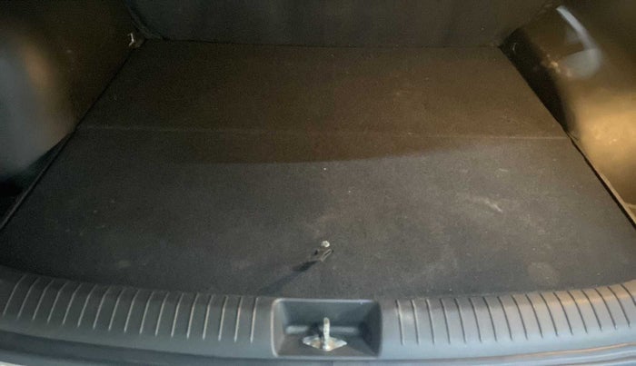 2016 Hyundai Creta SX PLUS 1.6 PETROL, Petrol, Manual, 74,459 km, Boot Inside