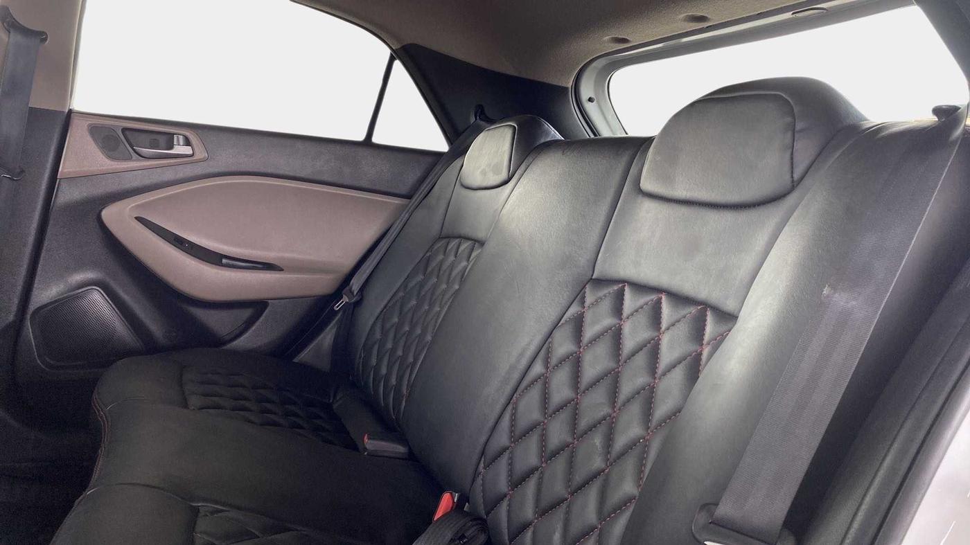2019 Hyundai Elite i20 SPORTZ PLUS 1.2, Petrol, Manual, 25,148 km, Right Side Rear Door Cabin