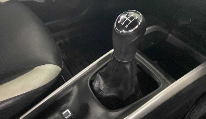 2017 Maruti Baleno DELTA PETROL 1.2, Petrol, Manual, 36,701 km, Gear lever - Boot cover slightly torn