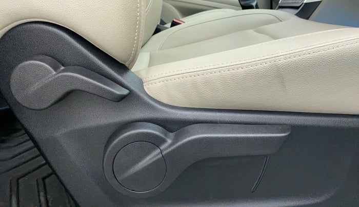 2018 Mahindra MARAZZO M8 7 STR, Diesel, Manual, 23,654 km, Driver Side Adjustment Panel