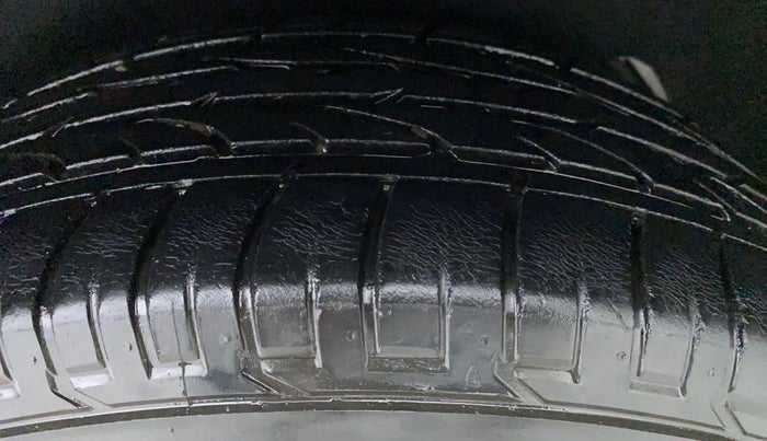 2018 Mahindra MARAZZO M8 7 STR, Diesel, Manual, 23,654 km, Left Front Tyre Tread