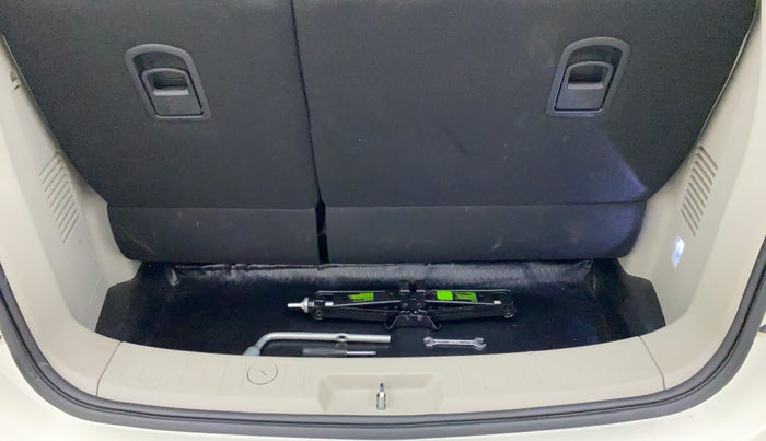 2018 Mahindra MARAZZO M8 7 STR, Diesel, Manual, 23,654 km, Boot Inside