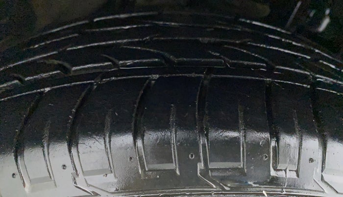 2018 Mahindra MARAZZO M8 7 STR, Diesel, Manual, 23,654 km, Right Rear Tyre Tread