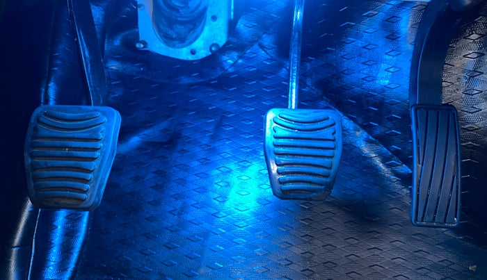 2018 Mahindra MARAZZO M8 7 STR, Diesel, Manual, 23,654 km, Pedals