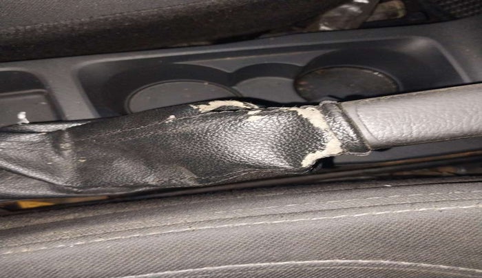 2018 Ford Ecosport TITANIUM 1.5L DIESEL, Diesel, Manual, 64,753 km, Gear lever - Hand brake lever cover torn