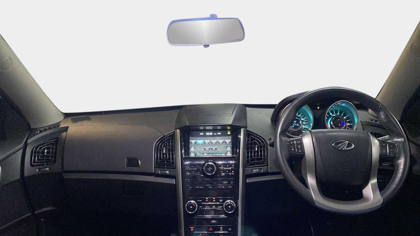 2018 Mahindra XUV500 W9, Diesel, Manual, 31,743 km, Dashboard