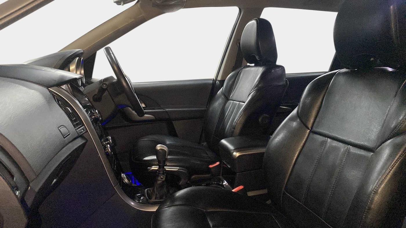 2018 Mahindra XUV500 W9, Diesel, Manual, 31,743 km, Right Side Front Door Cabin
