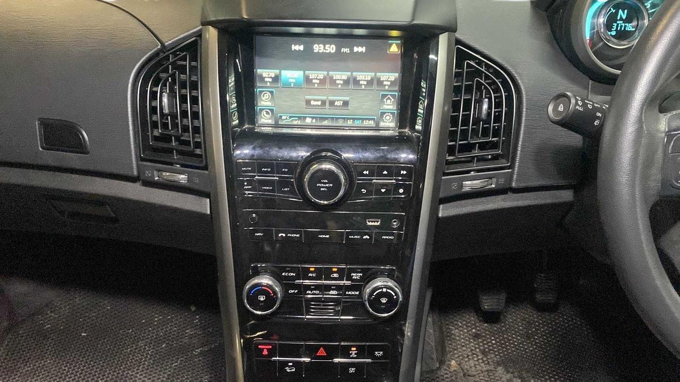 2018 Mahindra XUV500 W9, Diesel, Manual, 31,743 km, Air Conditioner