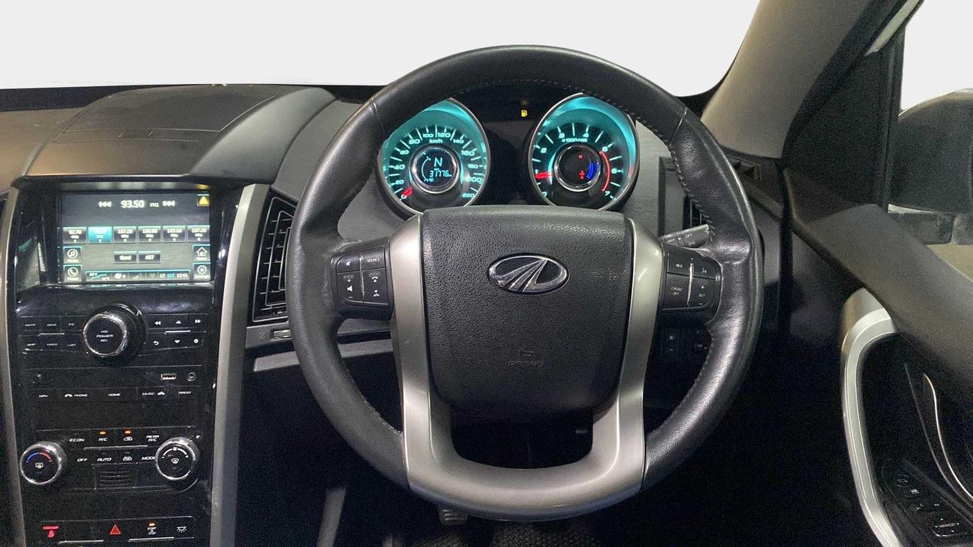 2018 Mahindra XUV500 W9, Diesel, Manual, 31,743 km, Steering Wheel Close Up