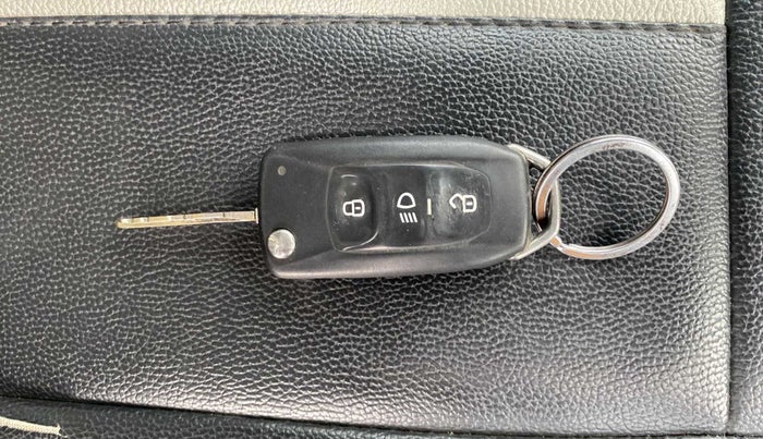 2017 Tata Tiago XM PETROL, Petrol, Manual, 68,872 km, Lock system - Dork lock functional only from remote key