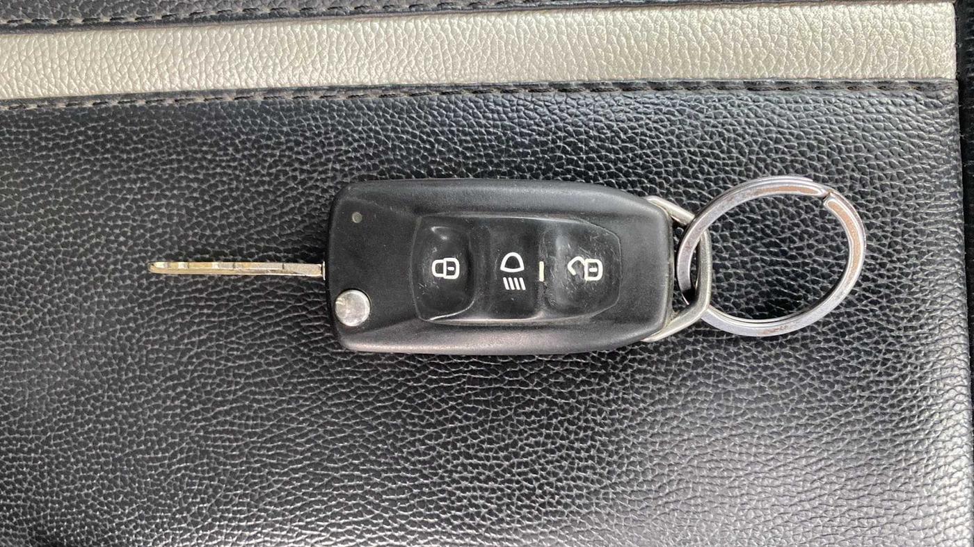 2017 Tata Tiago XM PETROL, Petrol, Manual, 68,872 km, Key Close Up