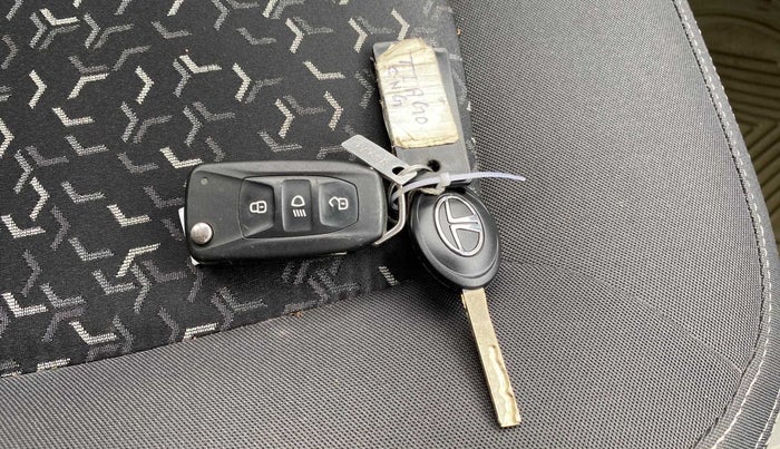 2022 Tata Tiago XZ PLUS CNG, CNG, Manual, 6,047 km, Key Close Up