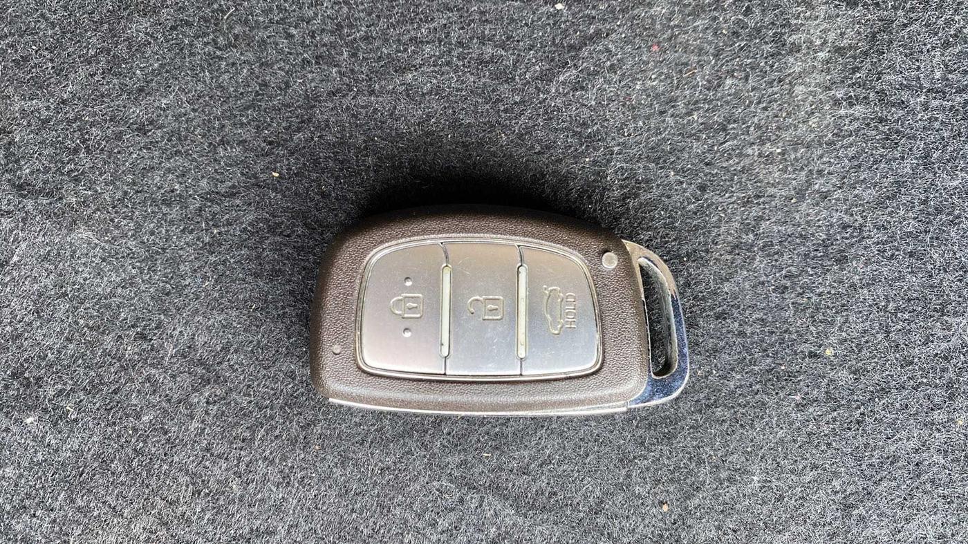 2014 Hyundai Xcent SX AT 1.2 (O), Petrol, Automatic, 50,826 km, Key Close Up