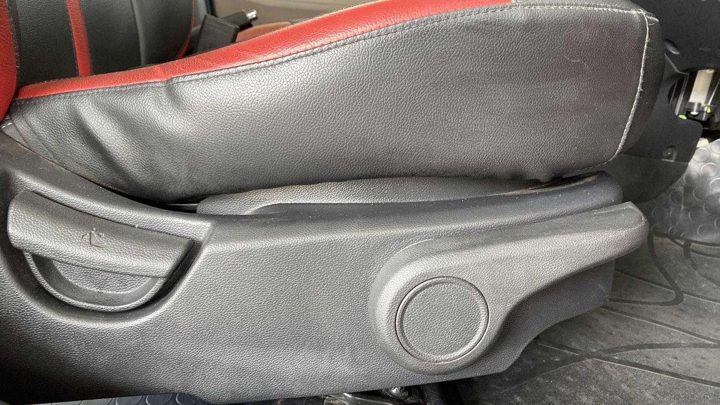 2014 Hyundai Xcent SX AT 1.2 (O), Petrol, Automatic, 50,826 km, Driver Side Adjustment Panel
