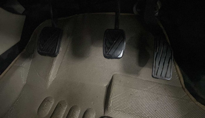 2014 Maruti Swift Dzire VXI, Petrol, Manual, 55,756 km, Pedals