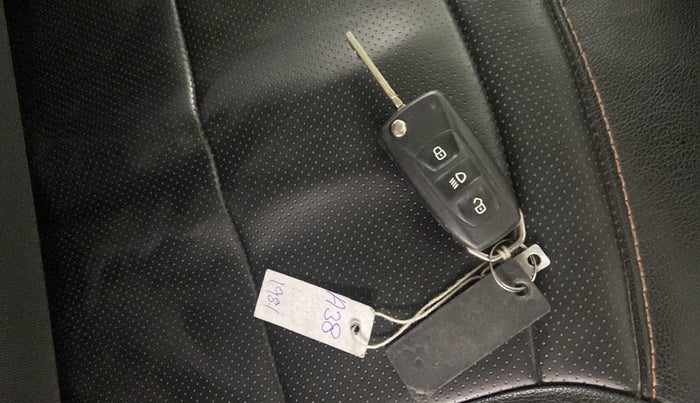 2019 Tata Tiago XZ PETROL, Petrol, Manual, 27,518 km, Lock system - Boot door not opening through lever