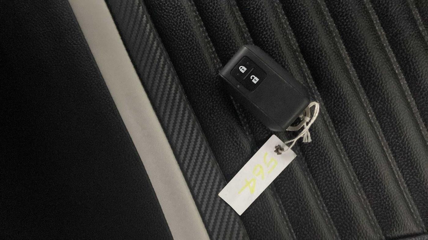 2019 Maruti Baleno ZETA PETROL 1.2, Petrol, Manual, 86,919 km, Key Close Up