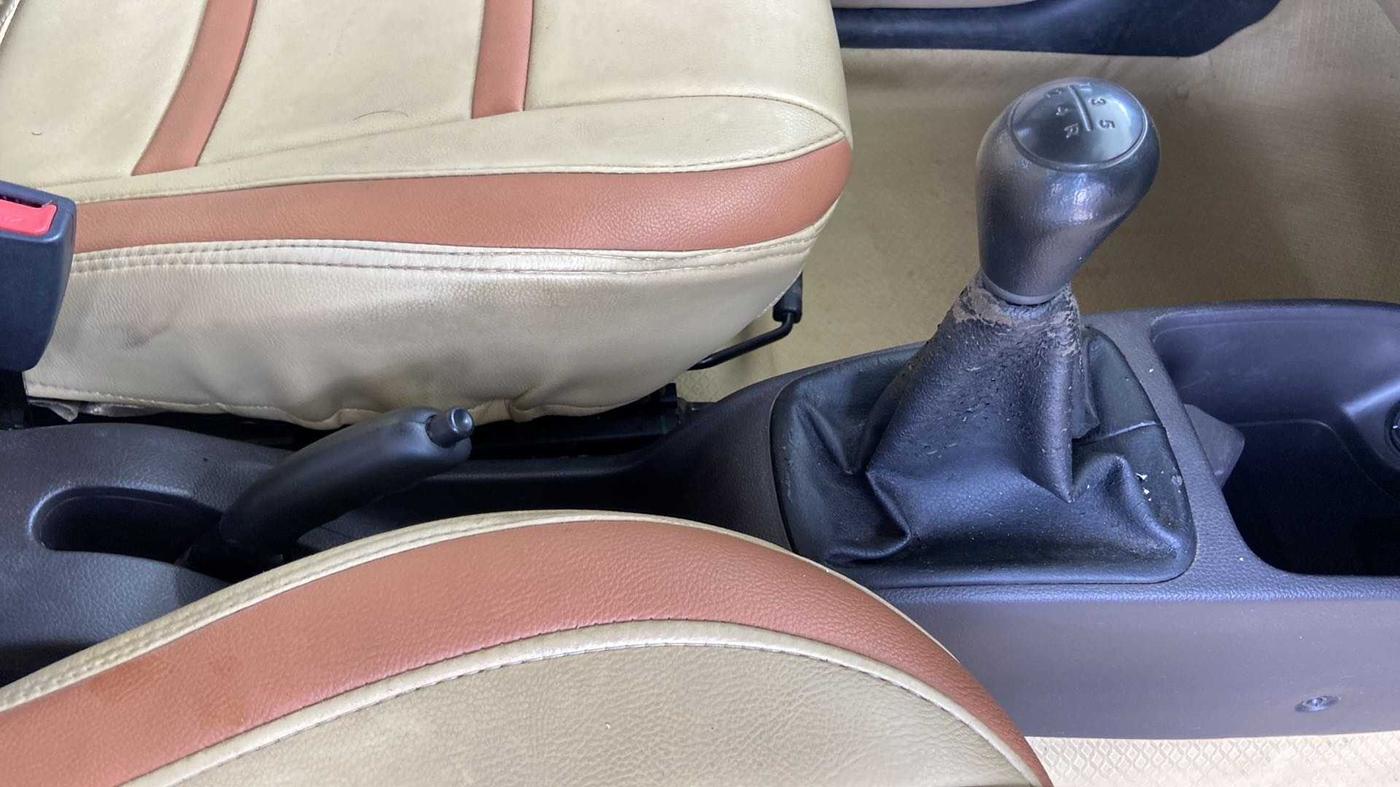 2018 Hyundai Eon ERA +, Petrol, Manual, 30,034 km, Gear Lever