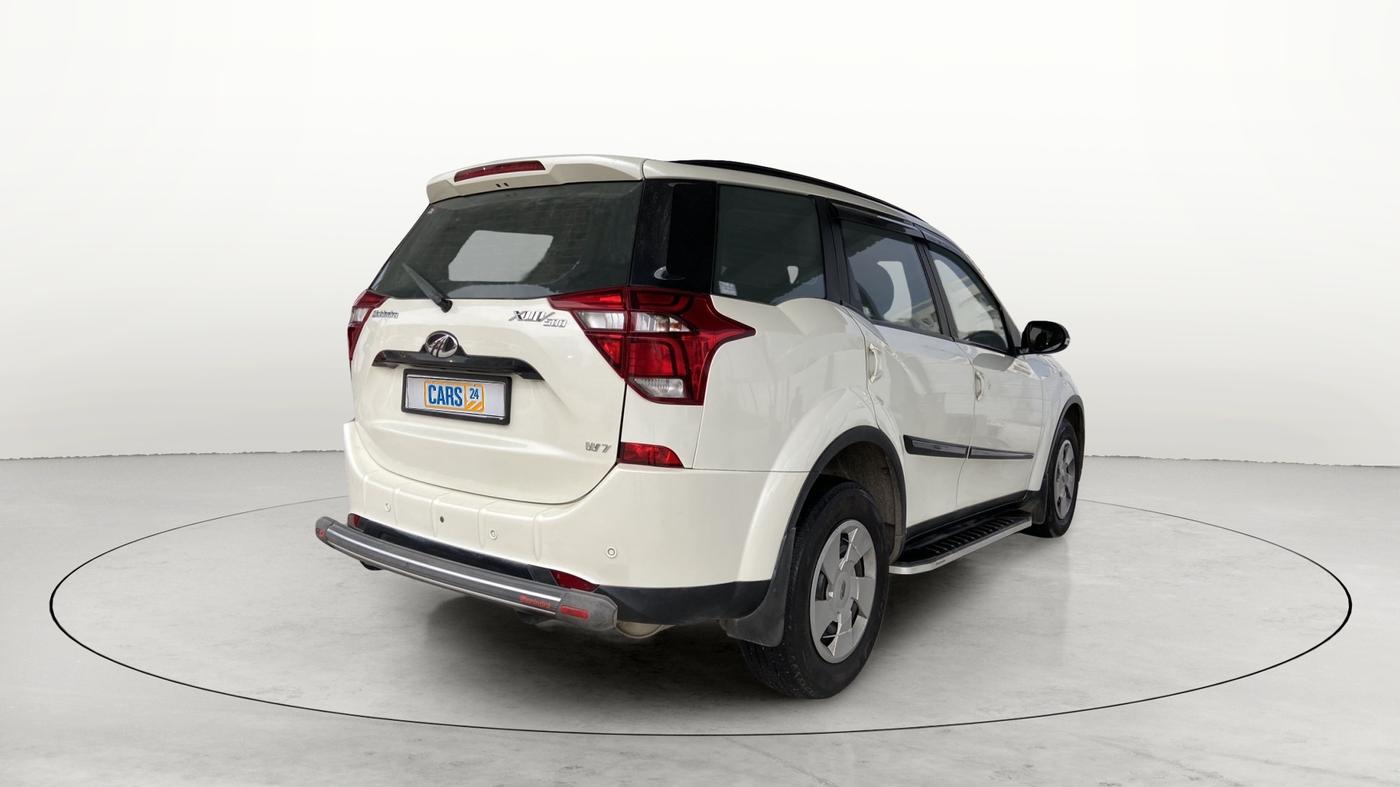 2019 Mahindra XUV500 W7, Diesel, Manual, 26,916 km, Right Back Diagonal