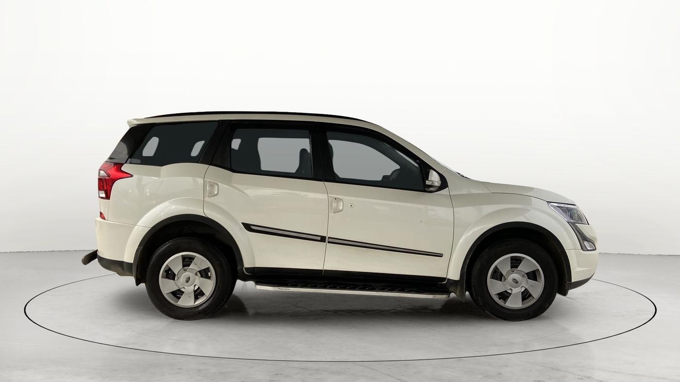 2019 Mahindra XUV500 W7, Diesel, Manual, 26,916 km, Right Side View