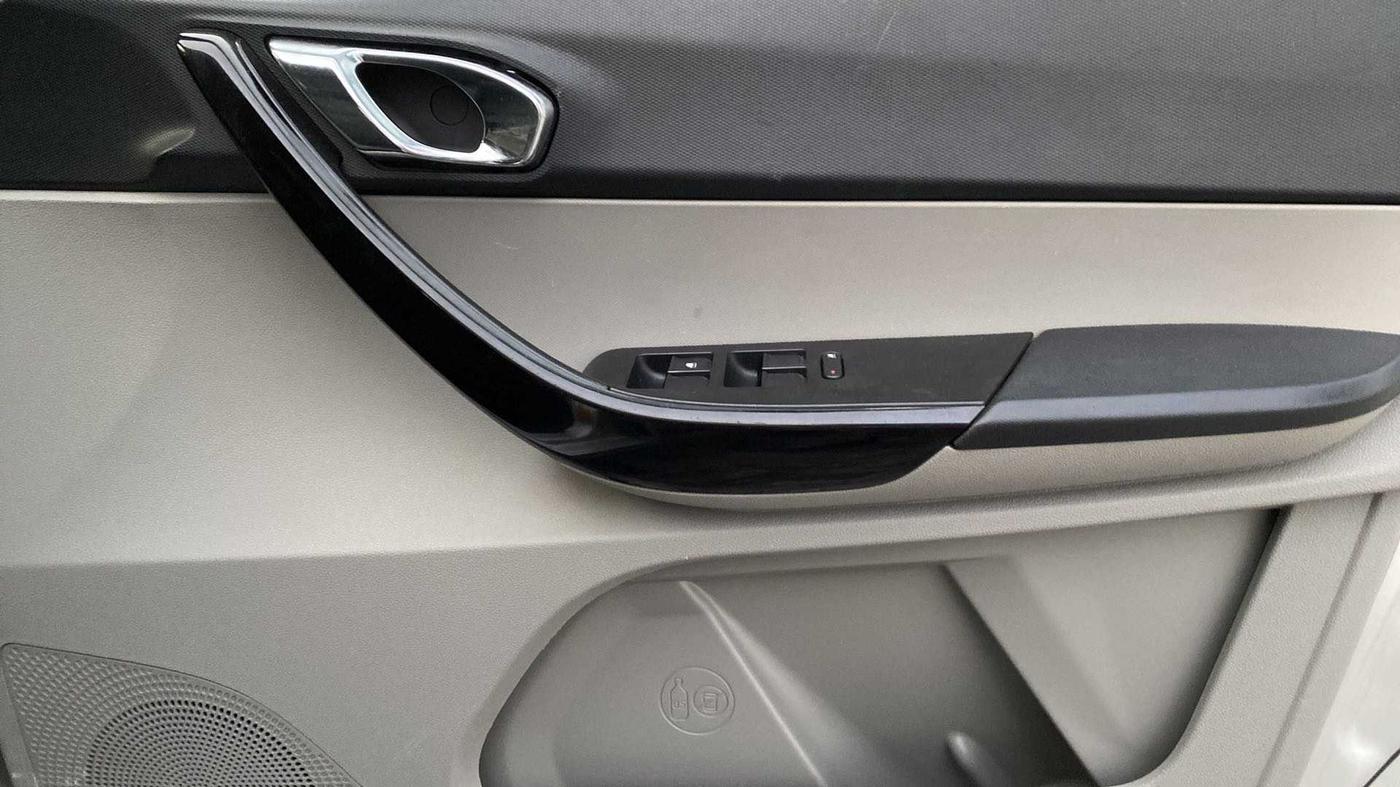 2018 Tata Tiago XZ PETROL, Petrol, Manual, 31,841 km, Driver Side Door Panels Control