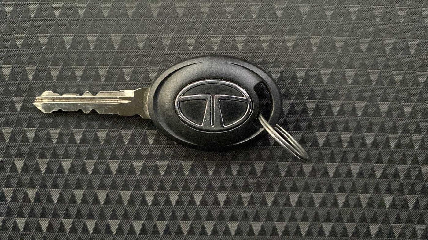 2018 Tata Tiago XZ PETROL, Petrol, Manual, 31,841 km, Key Close Up