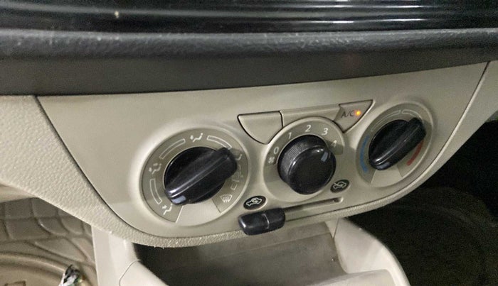 2016 Maruti Alto K10 VXI AMT, CNG, Automatic, 70,449 km, AC Unit - Directional switch has minor damage