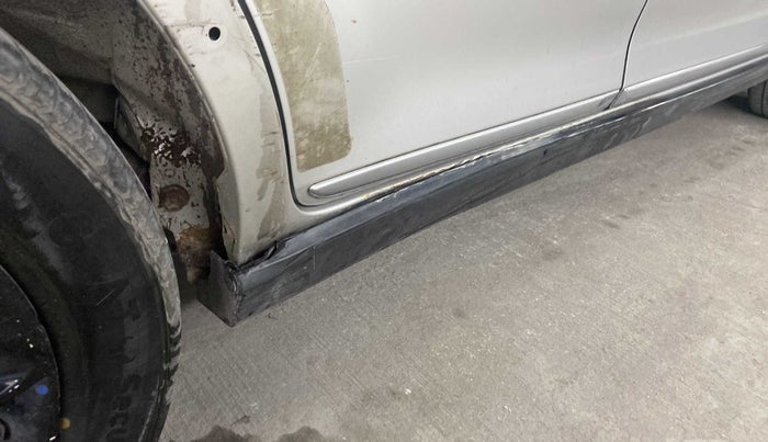 2017 Maruti IGNIS ZETA 1.2, Petrol, Manual, 77,184 km, Right running board - Cladding has minor damage