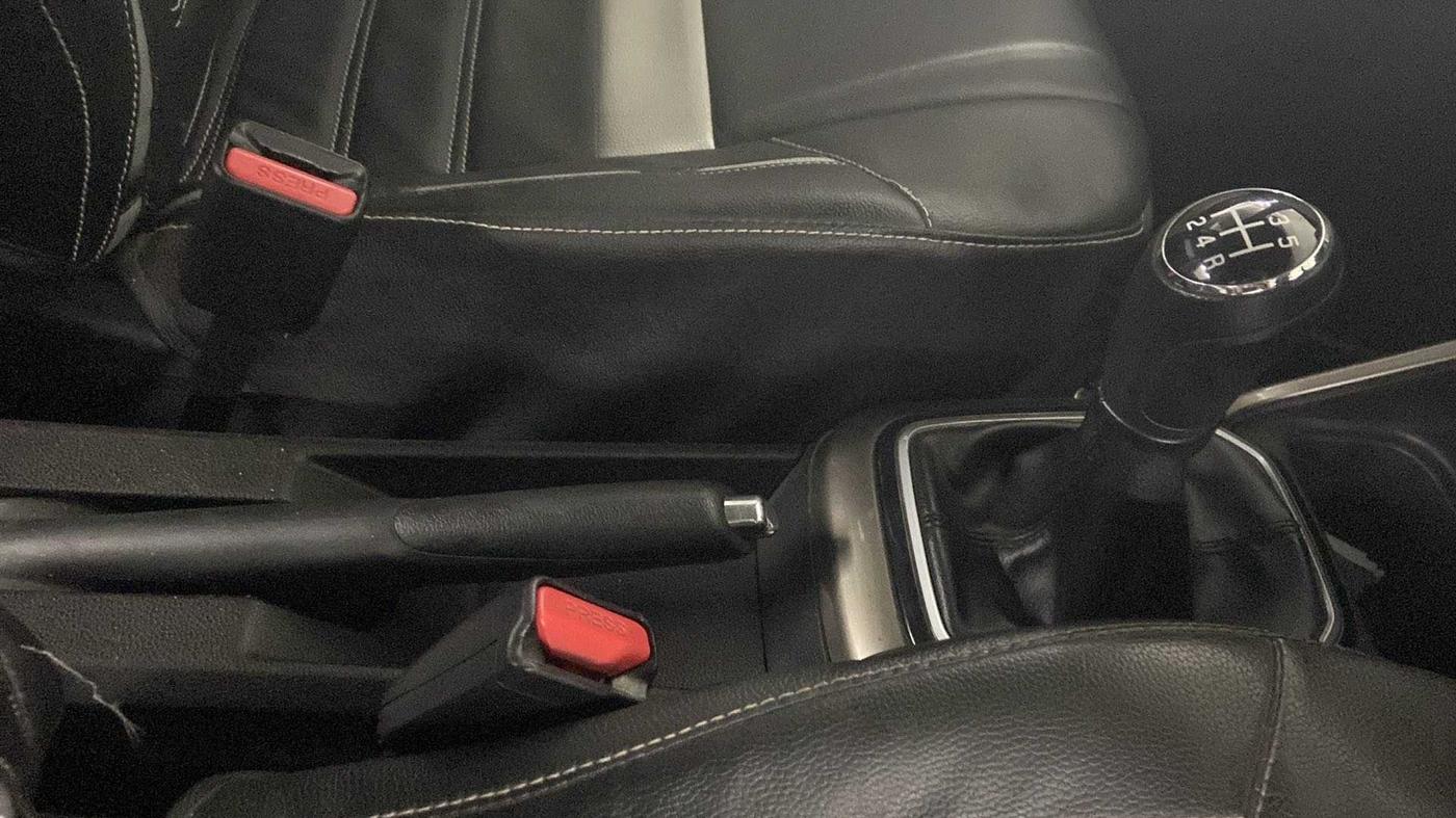 2017 Maruti IGNIS ZETA 1.2, Petrol, Manual, 77,184 km, Gear Lever