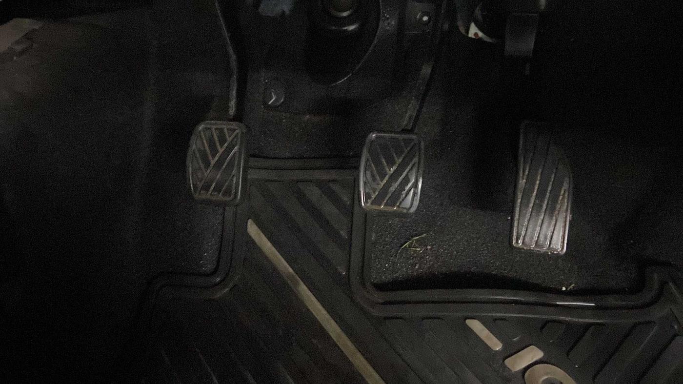 2017 Maruti IGNIS ZETA 1.2, Petrol, Manual, 77,184 km, Pedals