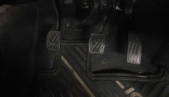 2017 Maruti IGNIS ZETA 1.2, Petrol, Manual, 77,184 km, Pedals