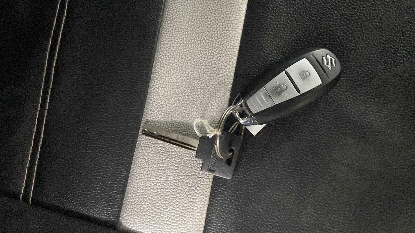 2017 Maruti IGNIS ZETA 1.2, Petrol, Manual, 77,184 km, Key Close Up