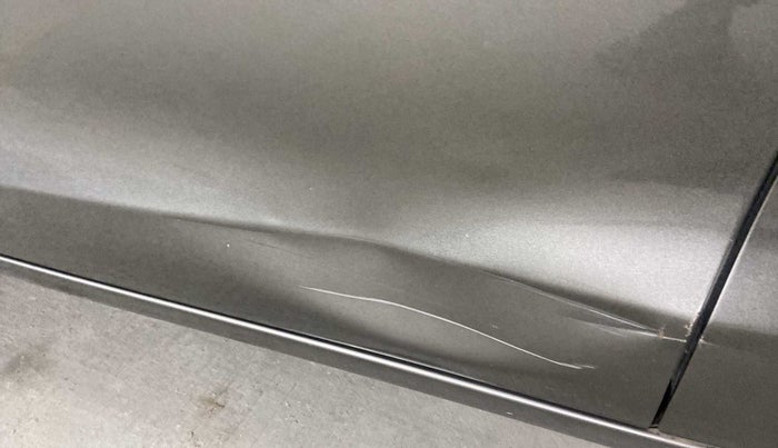 2021 Maruti Baleno DELTA PETROL 1.2, Petrol, Manual, 6,085 km, Front passenger door - Circle - Paint ok & Dent >4 inch(Dent on Criase Line)