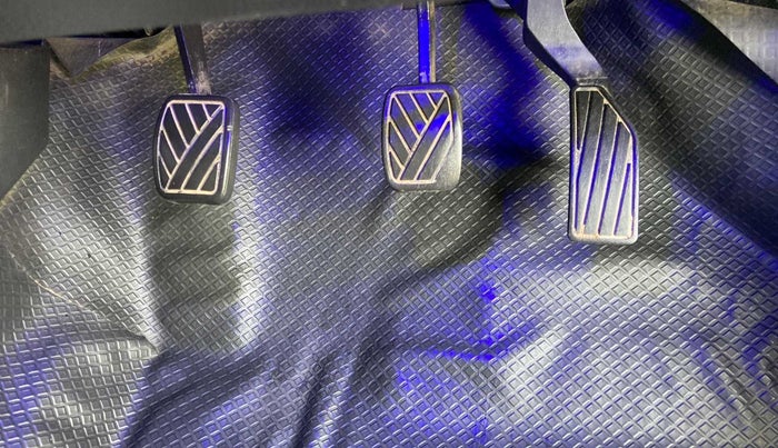 2015 Maruti Swift VXI, Petrol, Manual, 54,846 km, Pedals