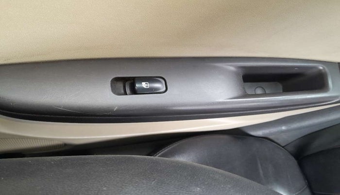 2014 Hyundai i20 MAGNA (O) 1.2, Petrol, Manual, 85,673 km, Right rear window switch / handle - Switch/handle not functional