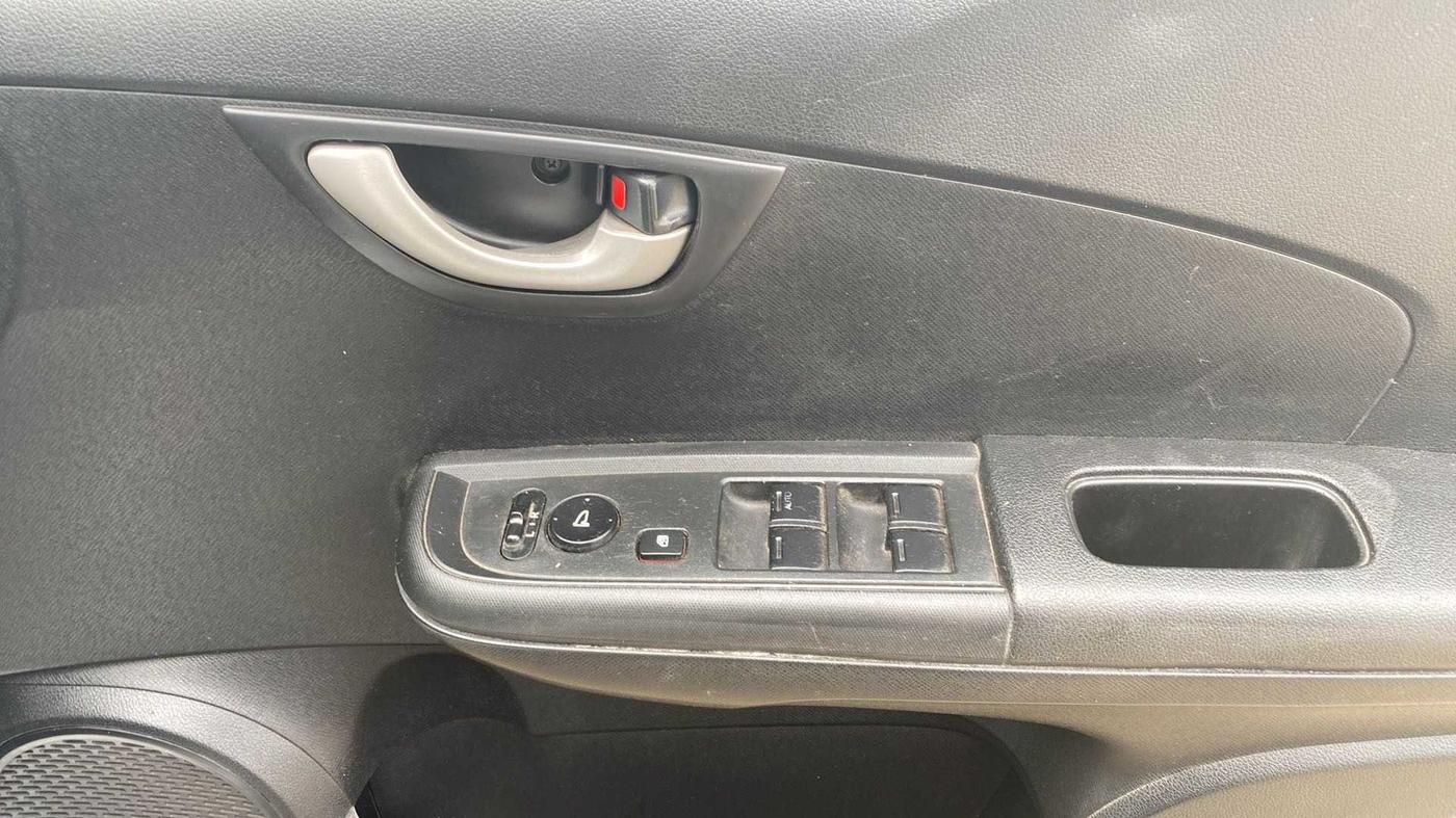 2016 Honda BR-V 1.5L I- DTEC S, Diesel, Manual, 1,18,480 km, Driver Side Door Panels Control