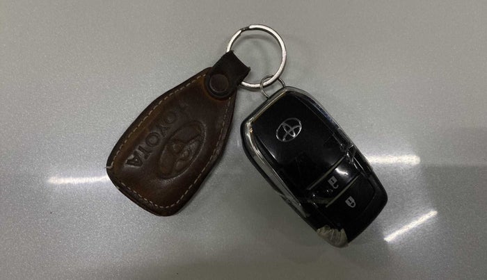 2019 Toyota Innova Crysta 2.8 ZX AT 7 STR, Diesel, Automatic, 80,686 km, Key Close Up
