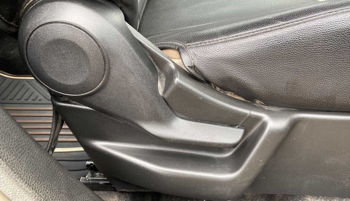 2019 Maruti New Wagon-R VXI 1.0, Petrol, Manual, 58,907 km, Driver Side Adjustment Panel