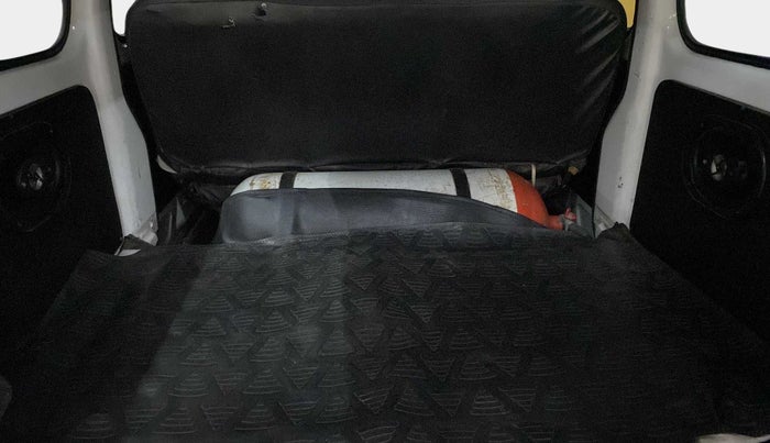 2018 Maruti Eeco 5 STR WITH A/C+HTR, CNG, Manual, 71,958 km, Boot Inside