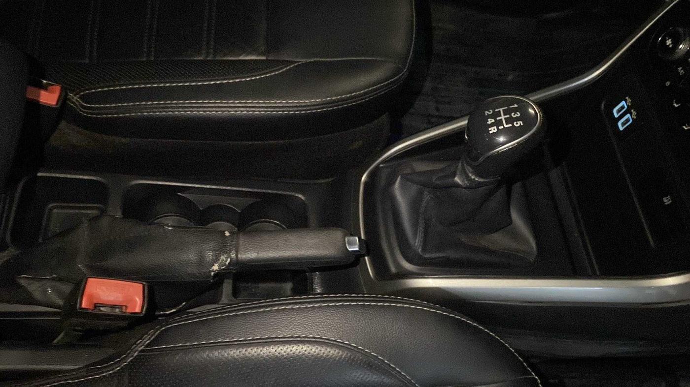 2018 Ford Ecosport TITANIUM + 1.5L PETROL, Petrol, Manual, 33,159 km, Gear Lever