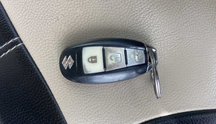 2016 Maruti Ciaz ZXI, Petrol, Manual, 89,801 km, Lock system - Keyless sensor not working