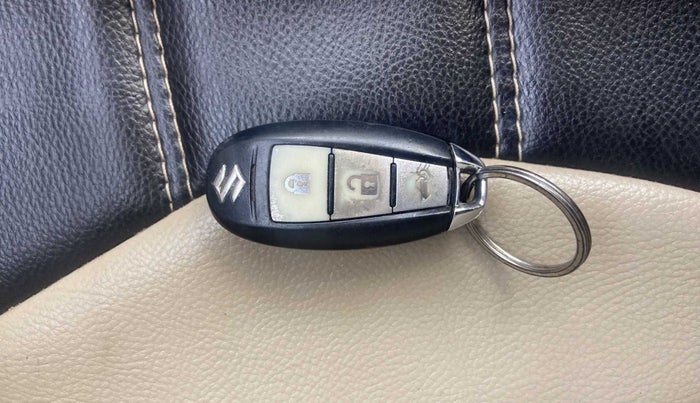 2016 Maruti Ciaz ZXI, Petrol, Manual, 89,801 km, Key Close Up