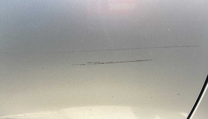 2016 Maruti Ciaz ZXI, Petrol, Manual, 89,801 km, Driver-side door - Minor scratches