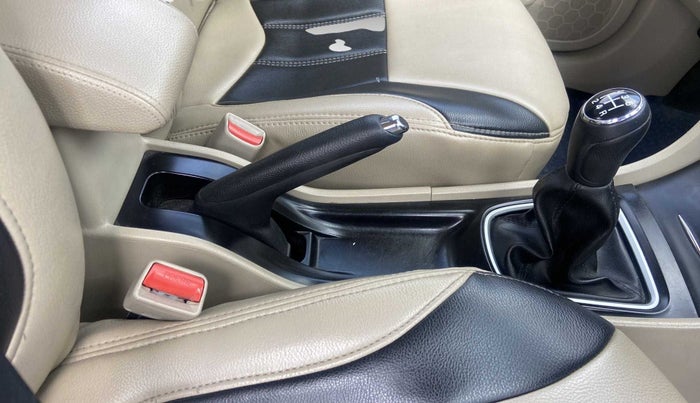 2016 Maruti Ciaz ZXI, Petrol, Manual, 89,801 km, Gear Lever