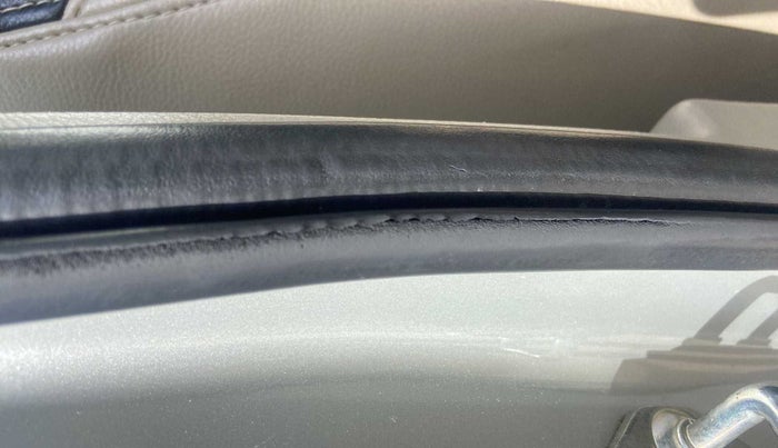 2016 Maruti Ciaz ZXI, Petrol, Manual, 89,801 km, Driver-side door - Beading has minor damage